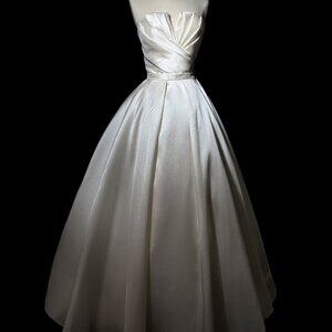 Floor Sample US 8 Anna Augusta Custom Made Bridal Gown